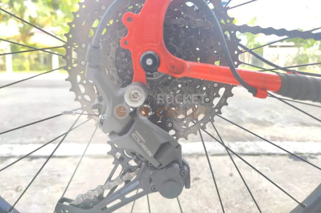 A close up of a bicycle chain and gears.