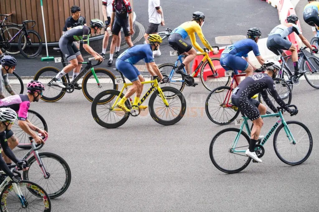 Group of cyclists maneuvering a turn in a bike race.