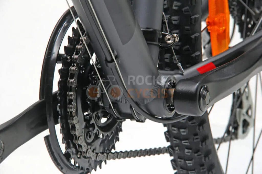 A close up of a mountain bike with a chain and gears.